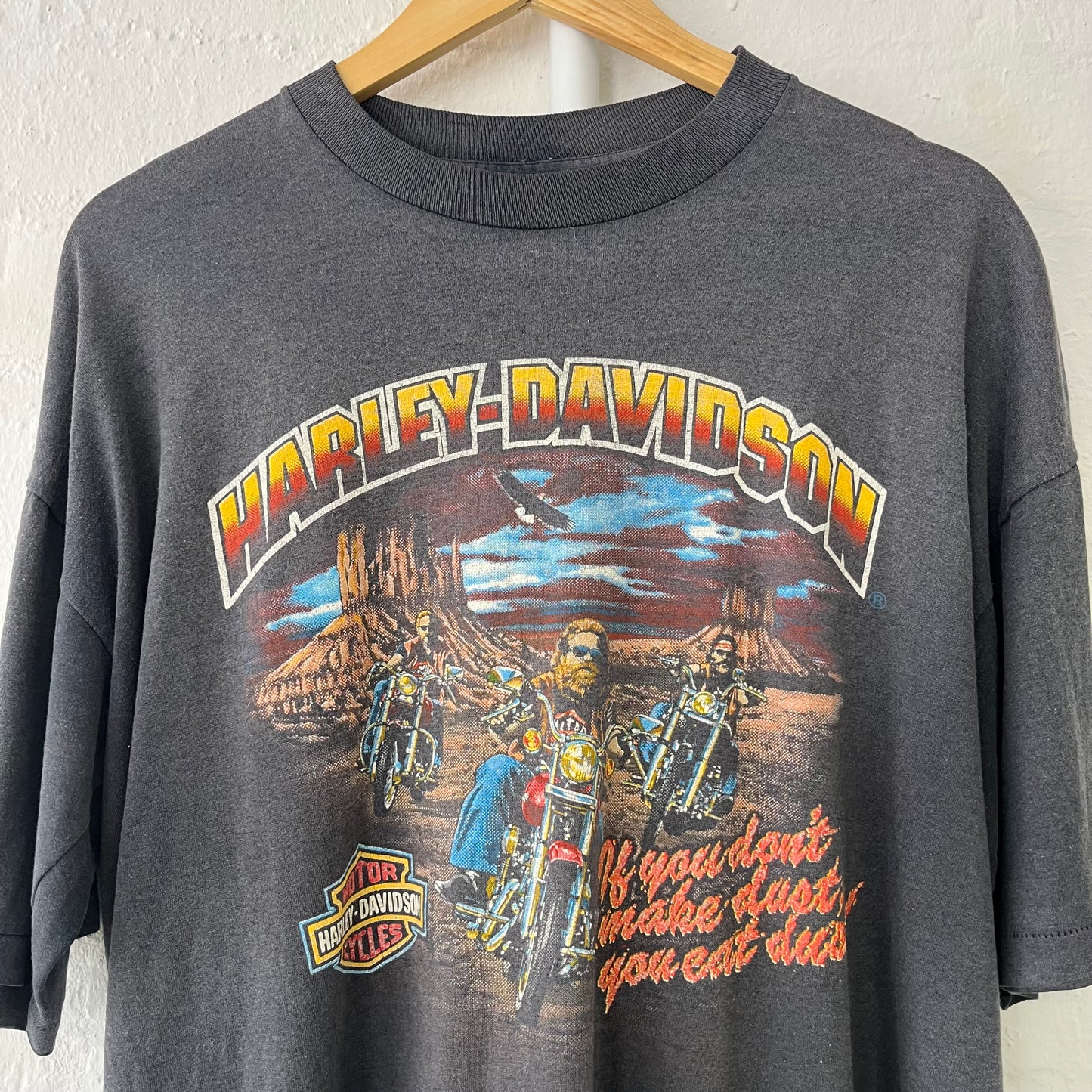 Harley Davidson “If you don’t make dust, you eat dust” T-Shirt XL