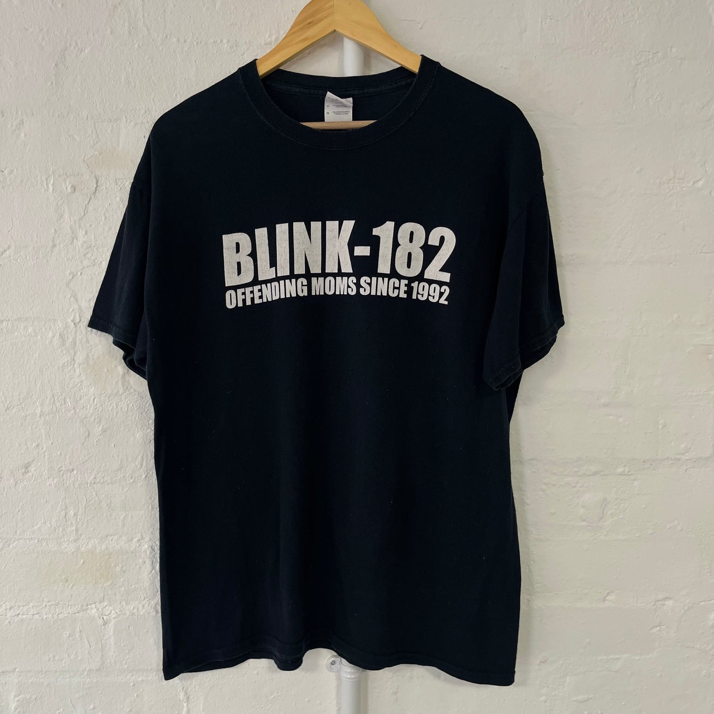 Blink 182 Offending Moms Band T-Shirt Large