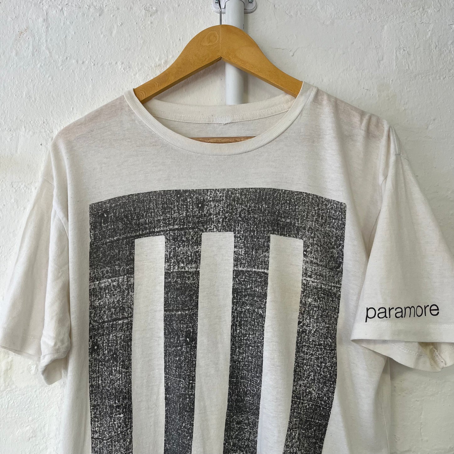 Paramore Band T Shirt Large