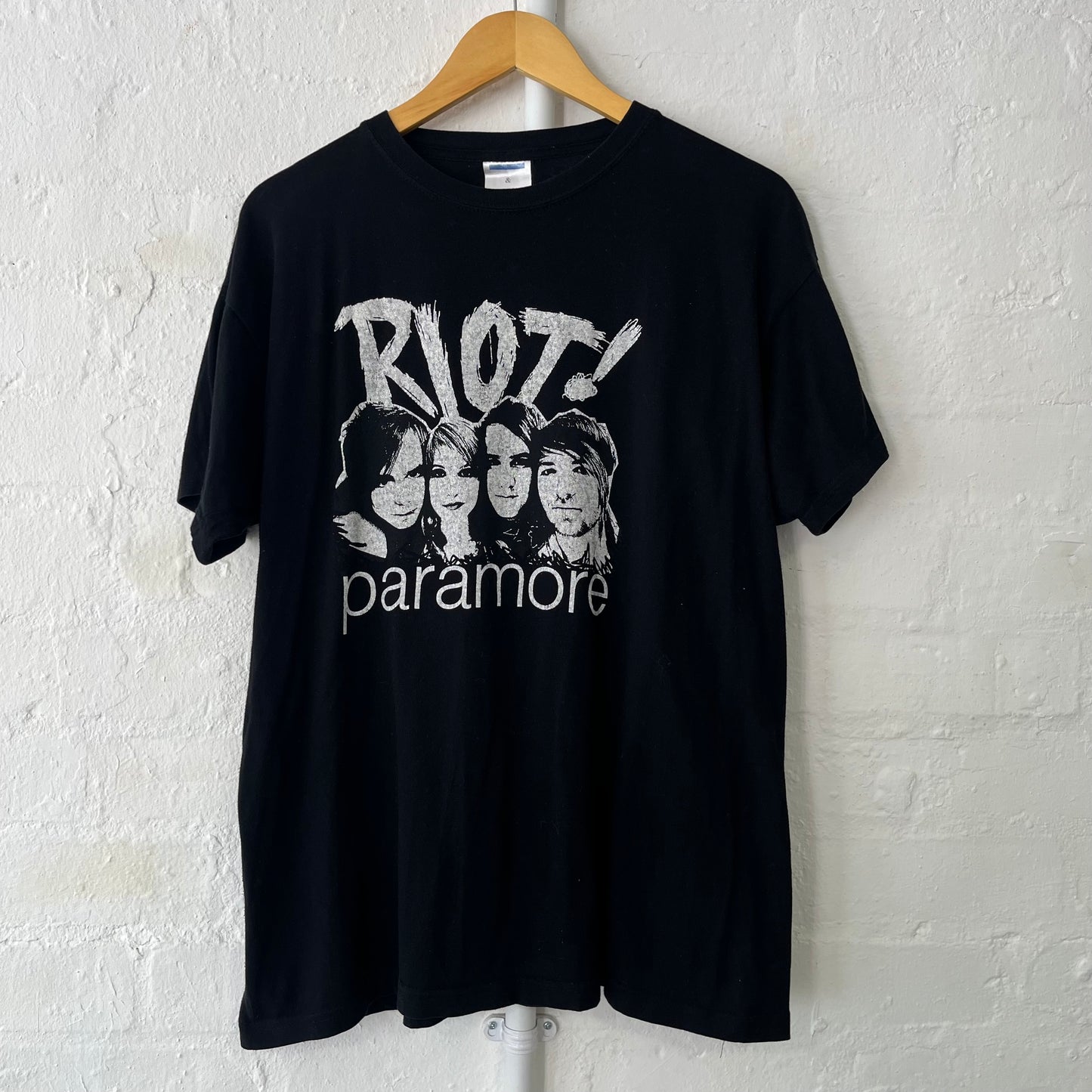 Paramore RIOT! UK Tour Band T-Shirt Large