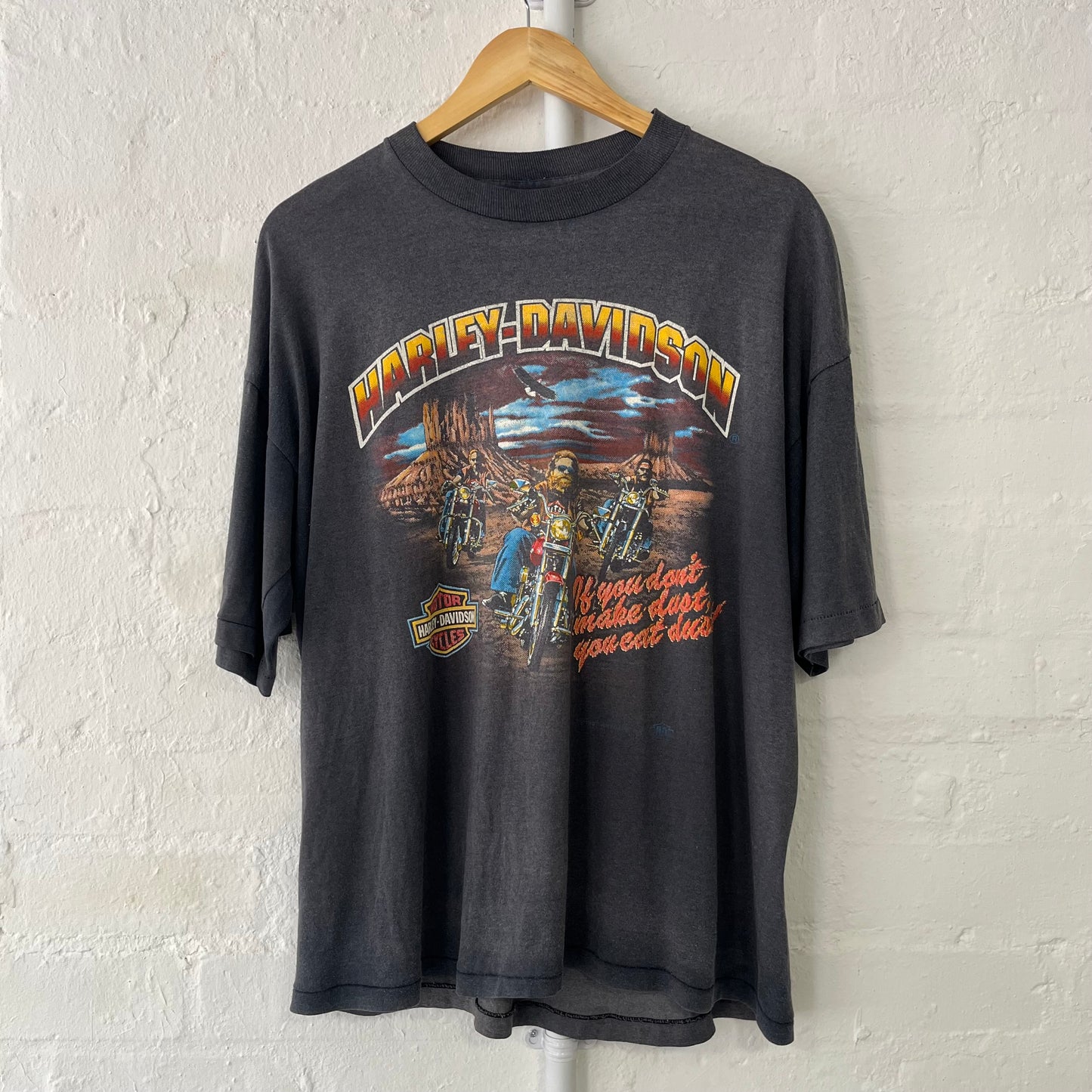 Harley Davidson “If you don’t make dust, you eat dust” T-Shirt XL